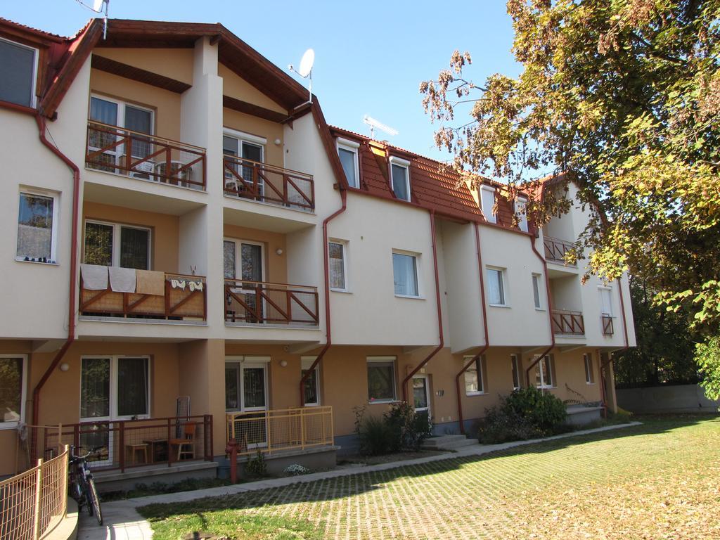 Zoli Apartmanok-anita Koelcsey 34-36 Apartment Hajduszoboszlo